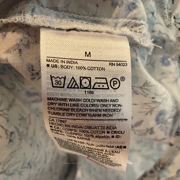 Old Navy ‘The Classic Shirt’ button-up - Picture 4 of 5